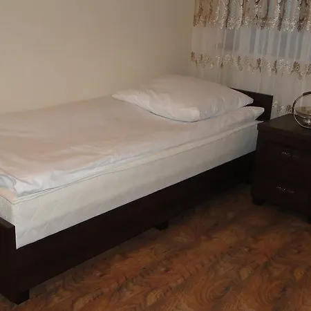 Goscinne W Ratuszu 3* 오그로지에니에츠