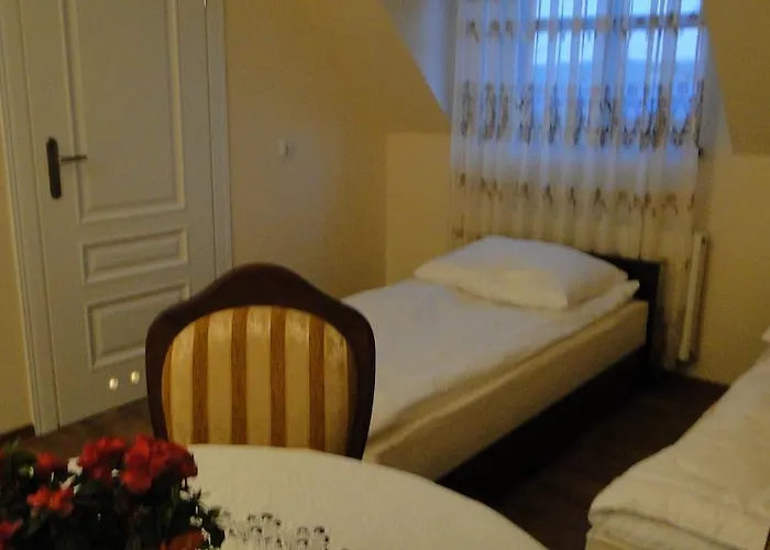 Goscinne W Ratuszu 3* Ogrodzieniec